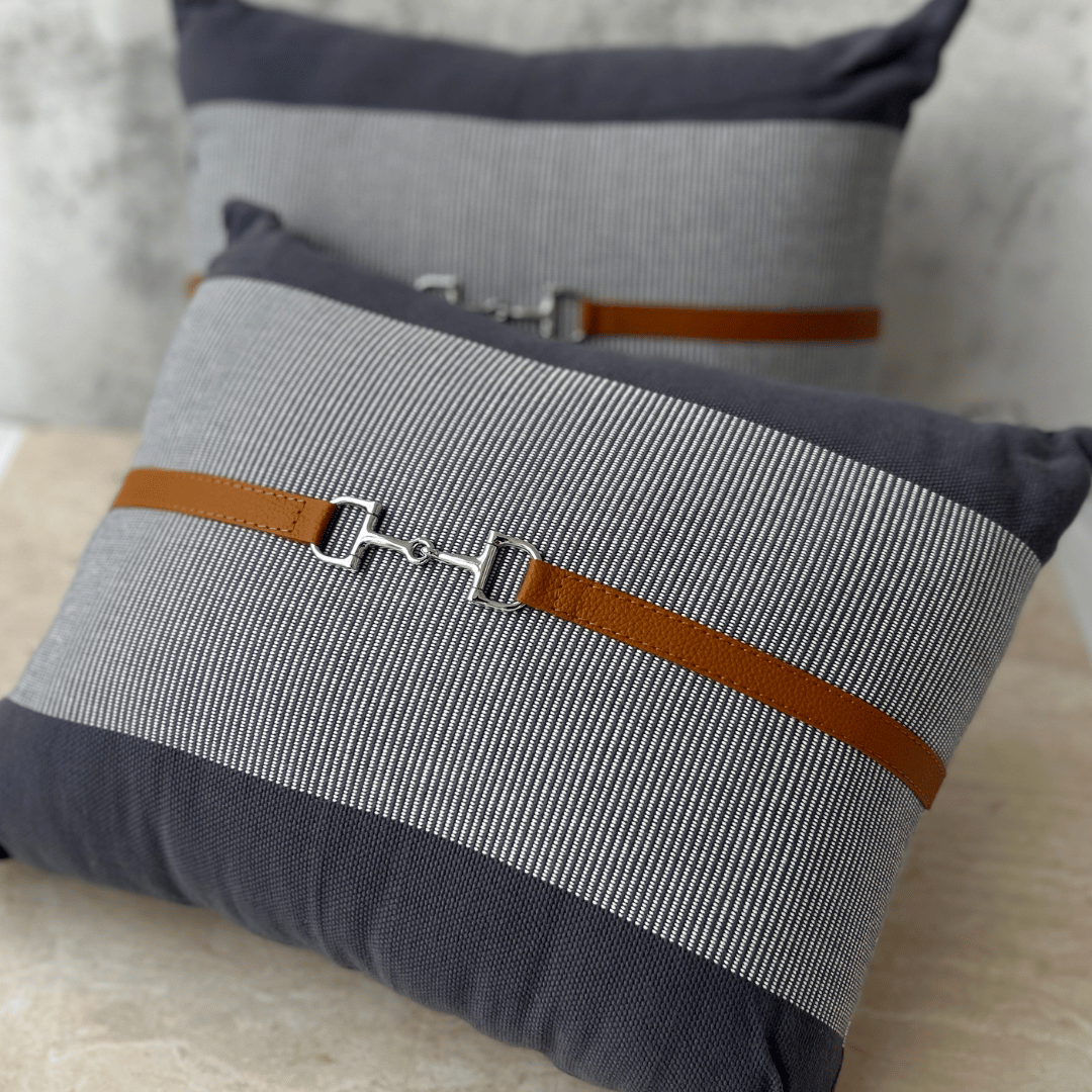 Cinta de piel con herraje de bocado