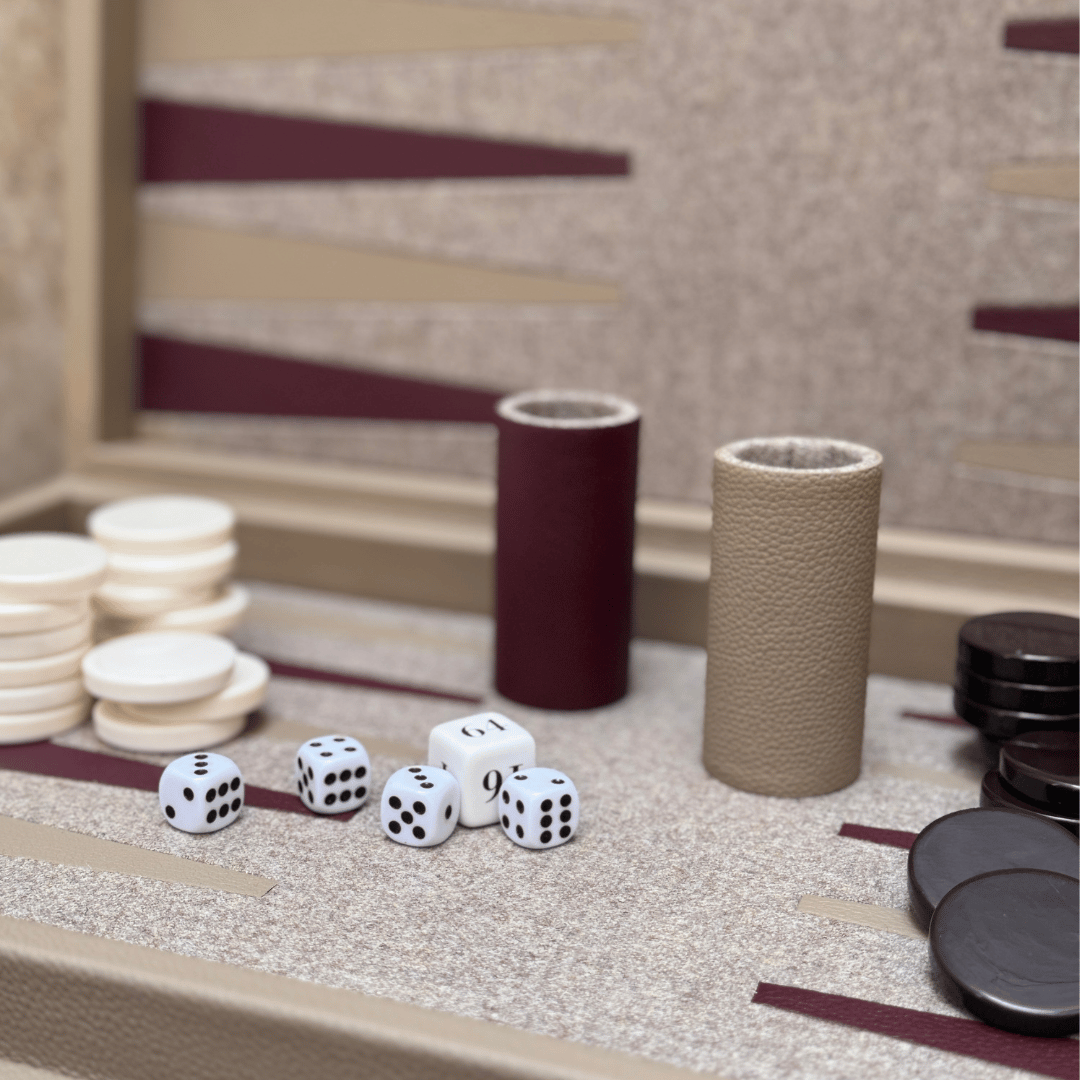 Elaborado en piel con grabado ecuestre