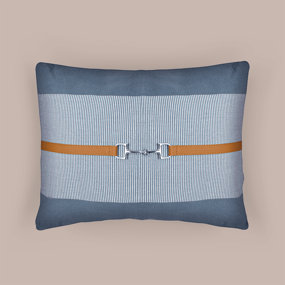 Elaborado en algodón y piel