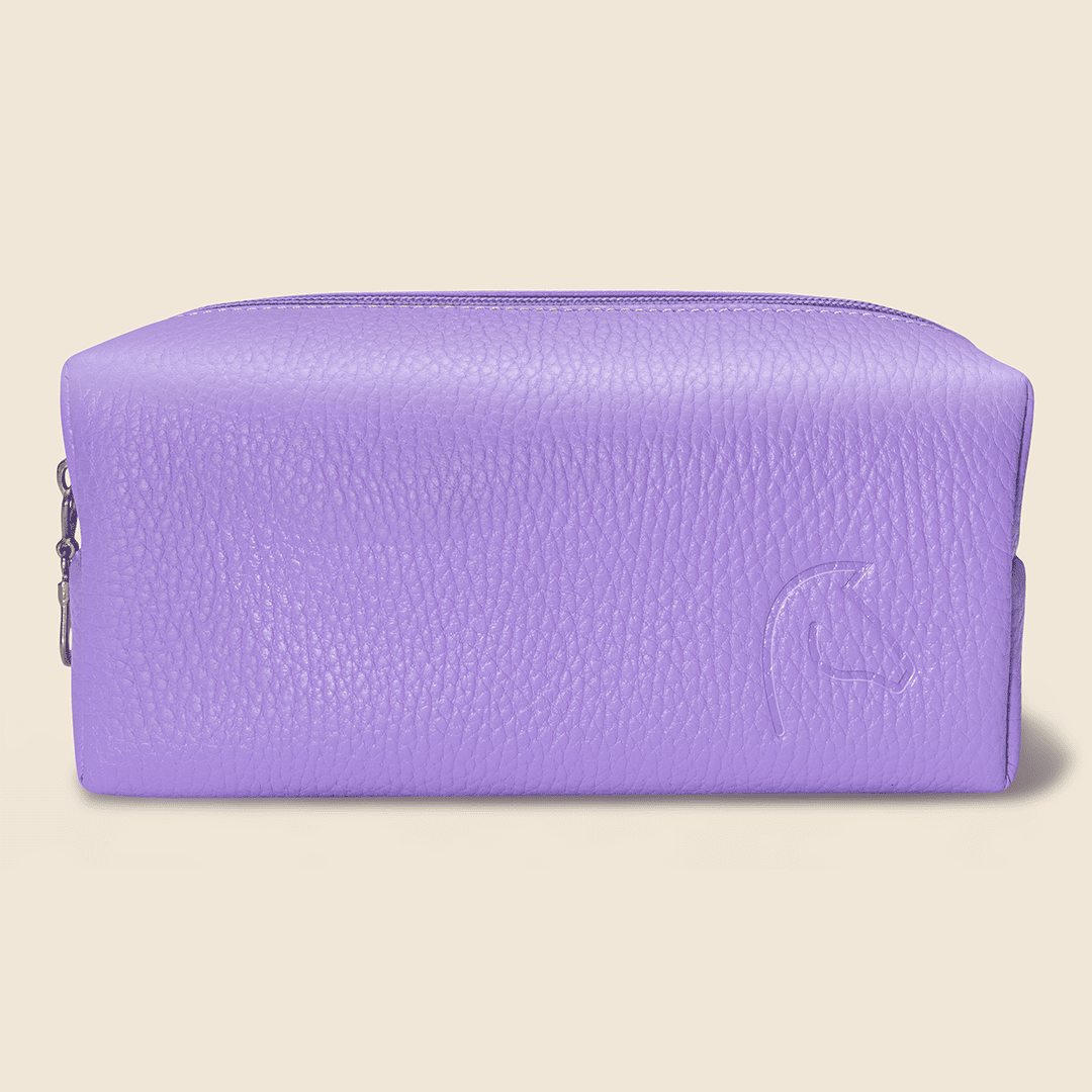 Cosmetiquera con diseño ecuestre, logotipo grabado y cierre