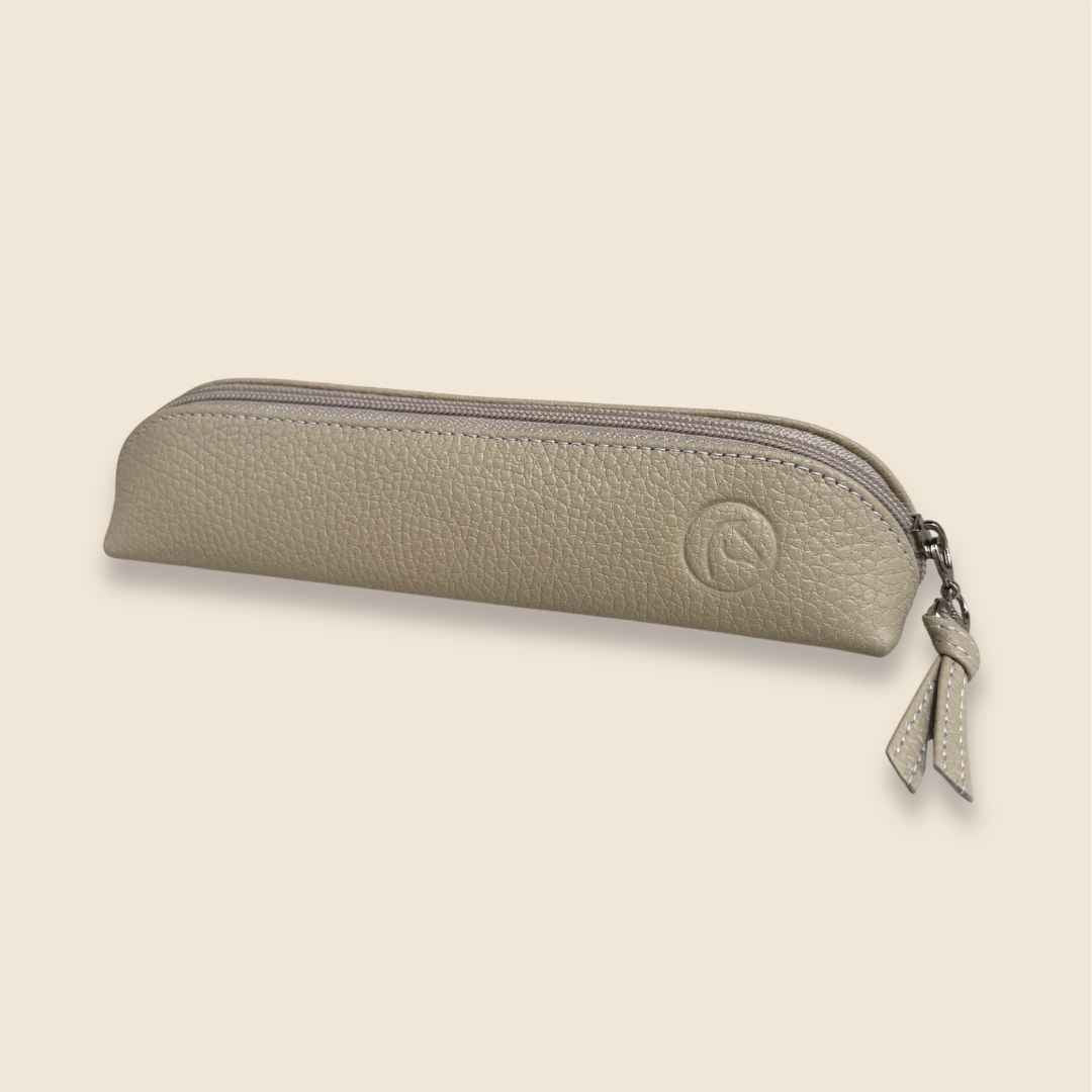 Estuche de piel grabado ecuestre