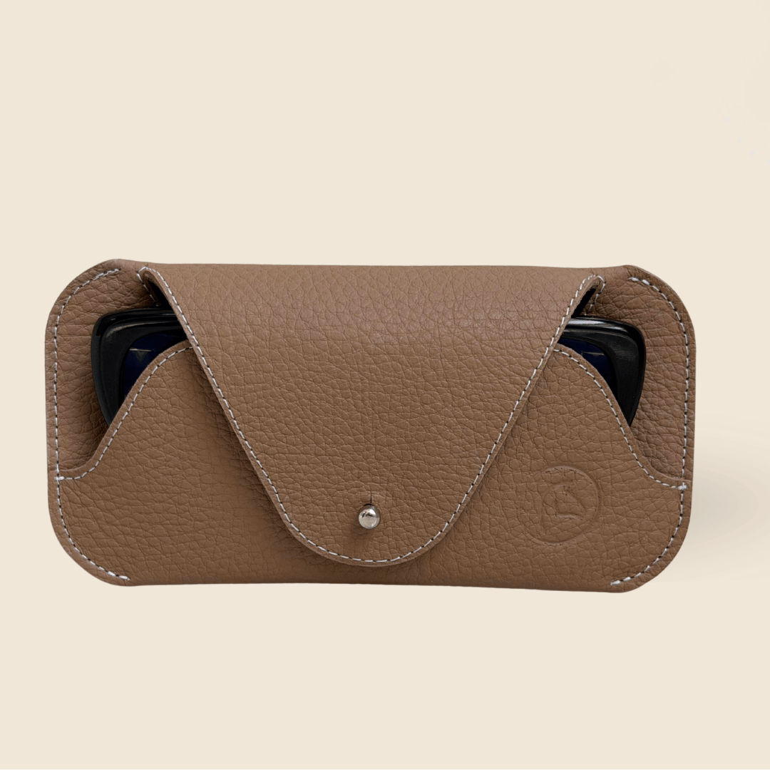 Accesorios de piel con diseño ecuestre