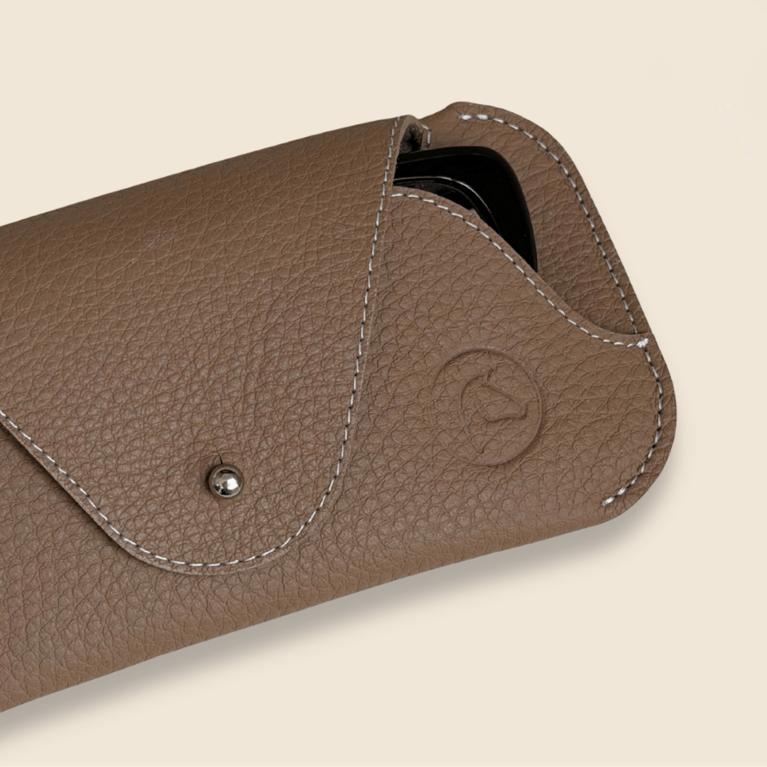 Accesorios de piel con diseño ecuestre