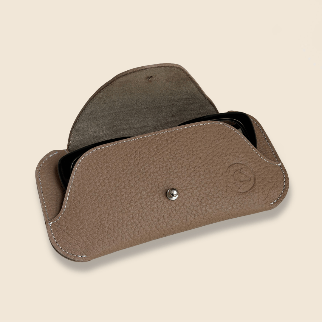 Accesorios de piel con diseño ecuestre