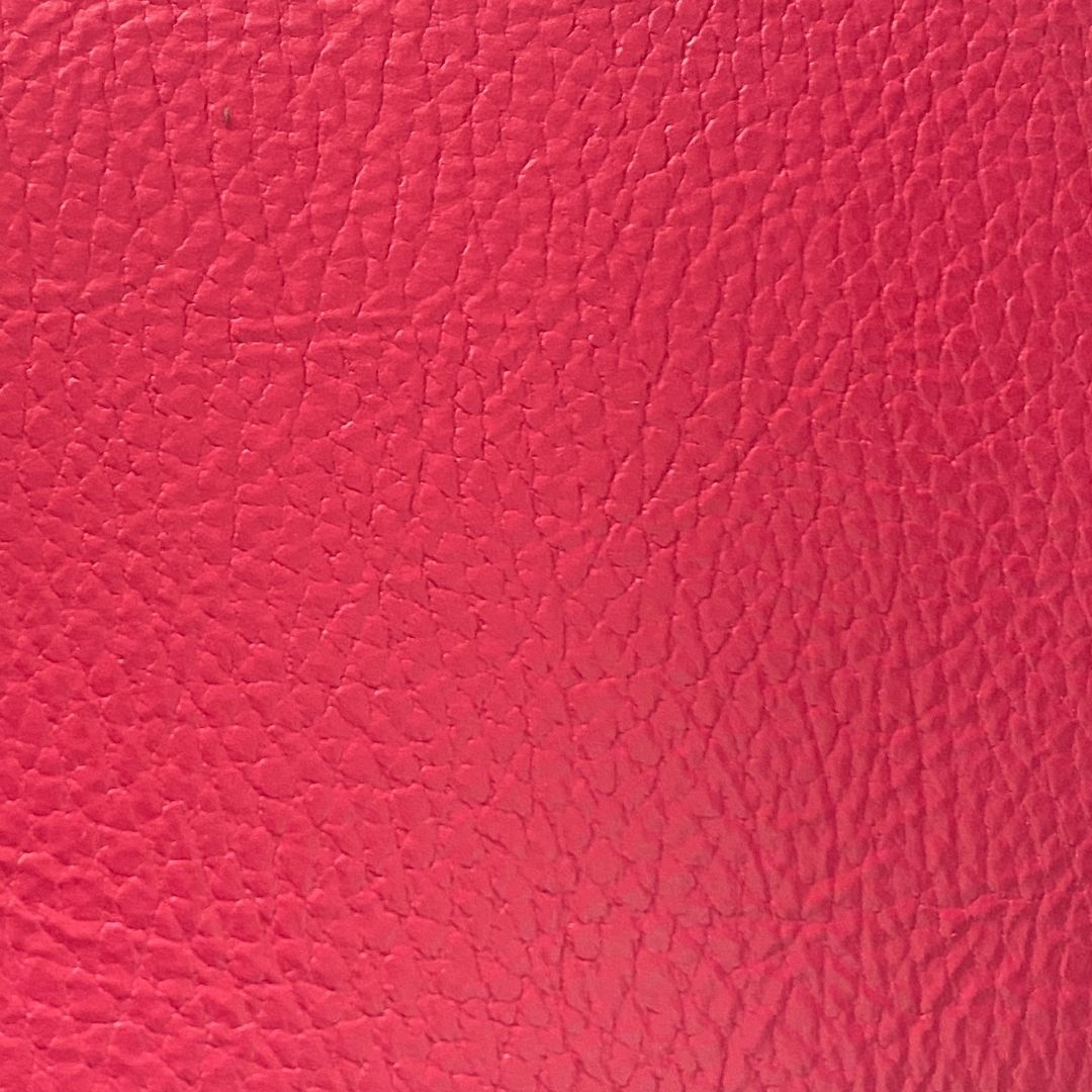 Hecho de piel con diseño ecuestre