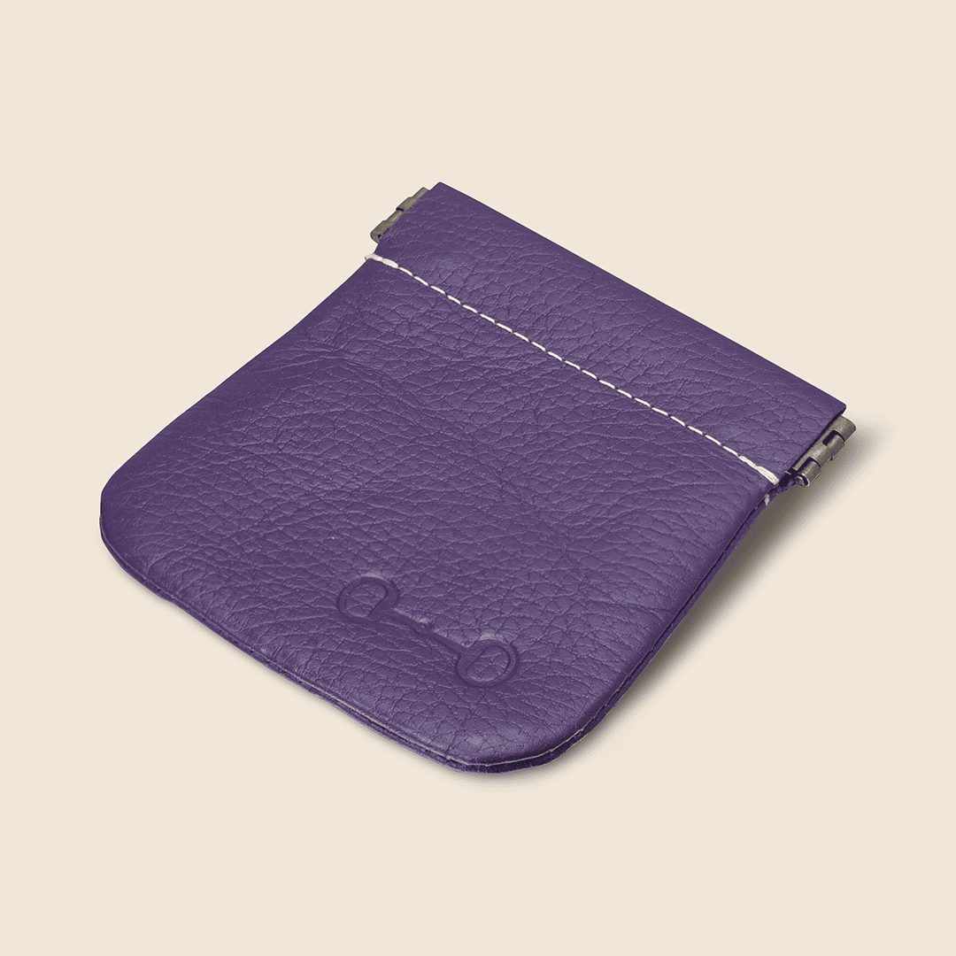 Color morado con bocado grabado