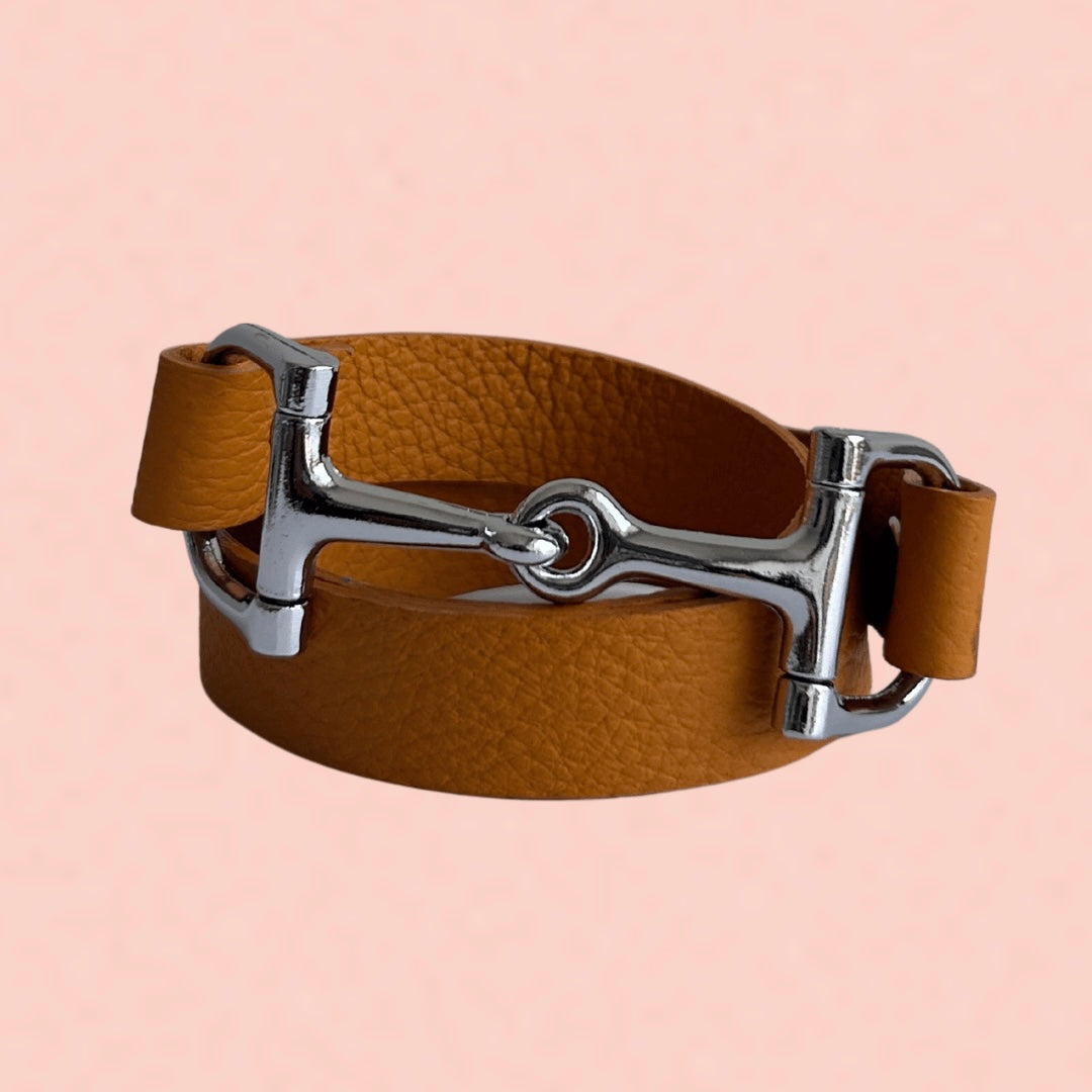 Pulsera de piel con bocado