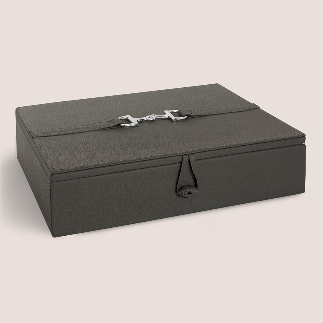 Diseño ecuestre con herraje de bocado