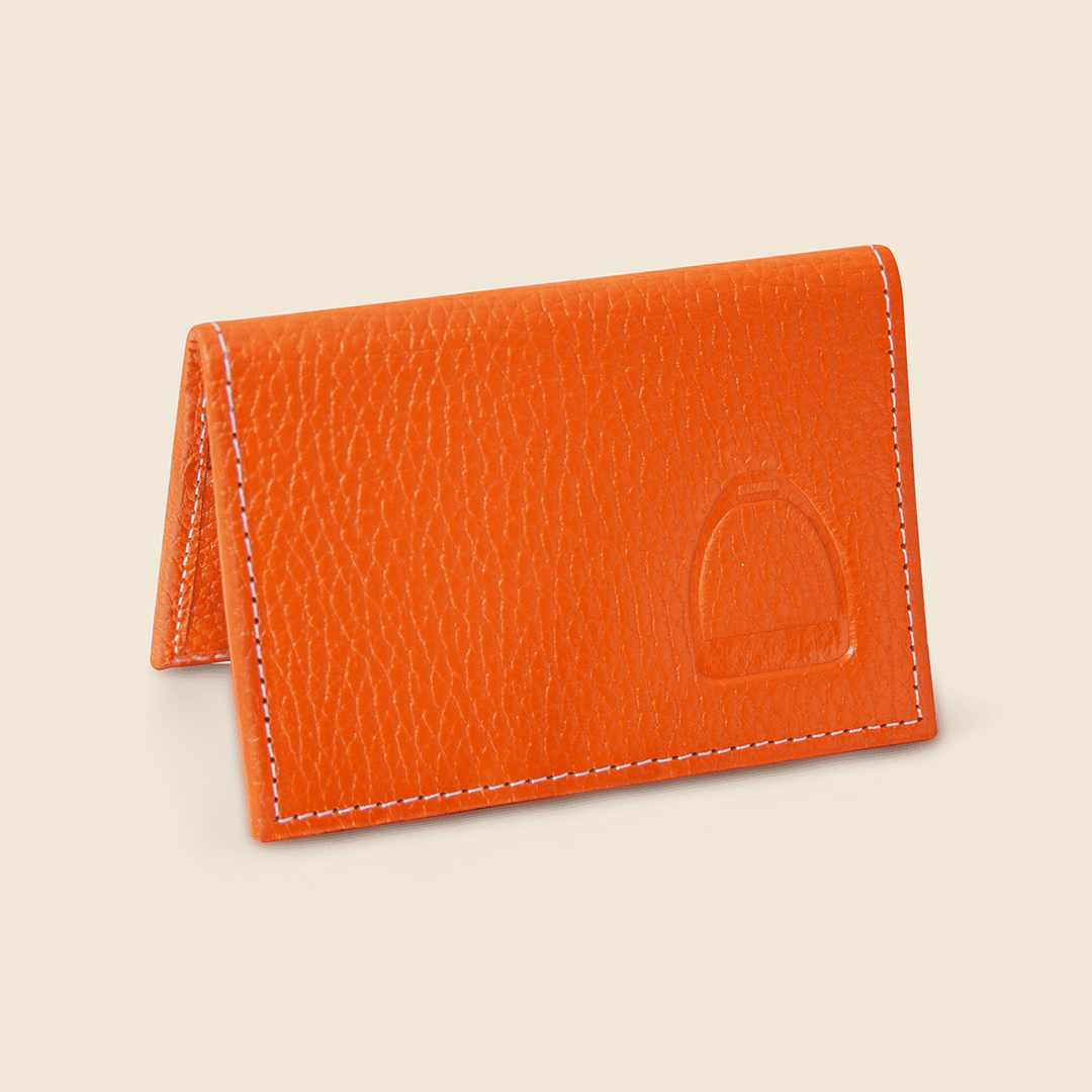 Hecho de piel a mano