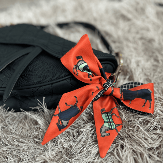 Cinta tipo mascada con diseño ecuestre