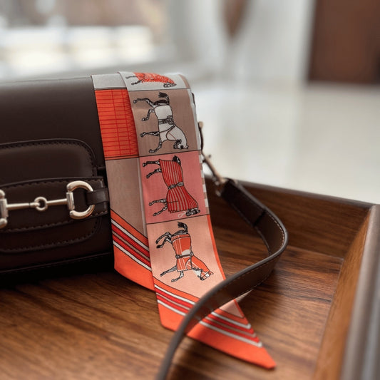 Cinta tipo mascada con diseño ecuestre