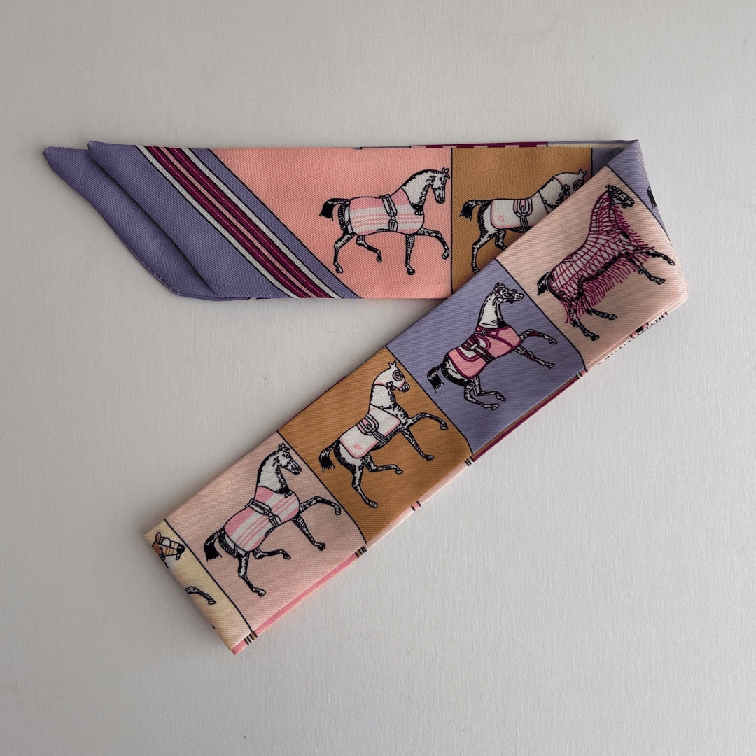 Cinta tipo mascada con diseño ecuestre