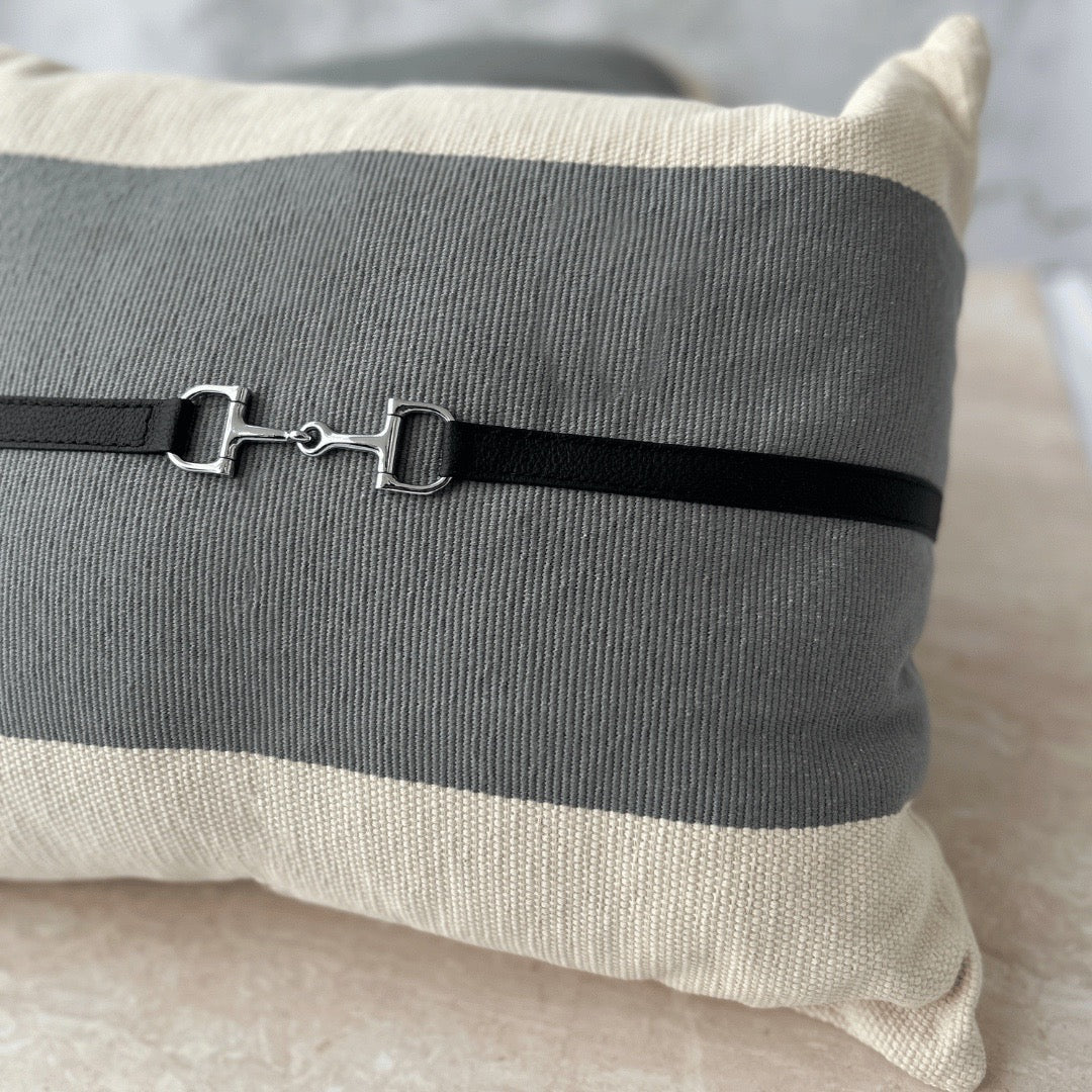 Hechos en telares con piel y herraje de bocado