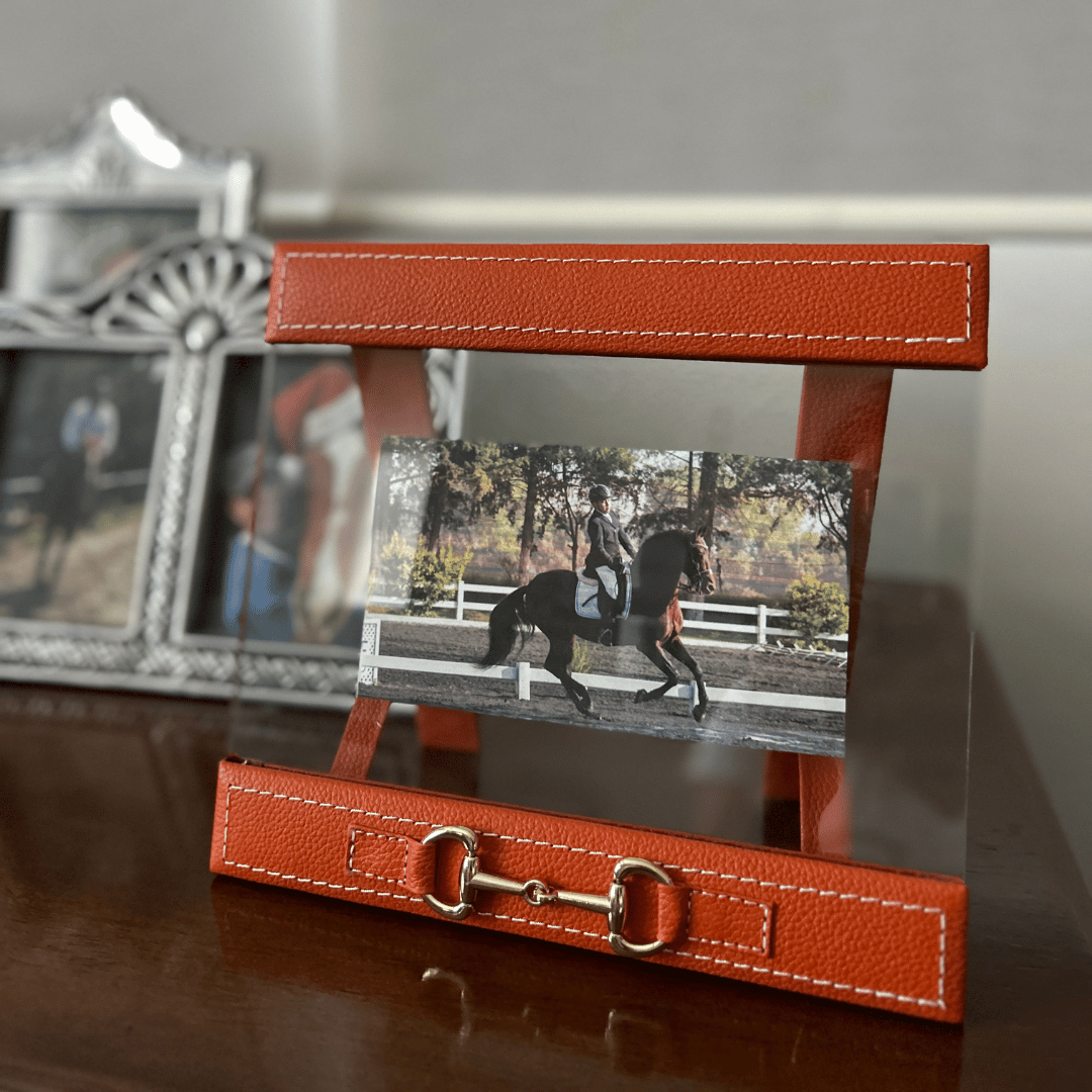 Saddle photo frame