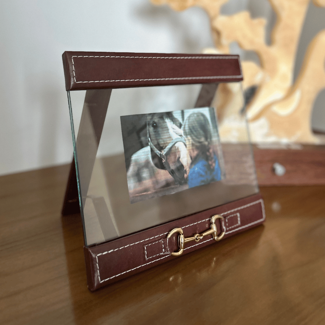 Saddle photo frame